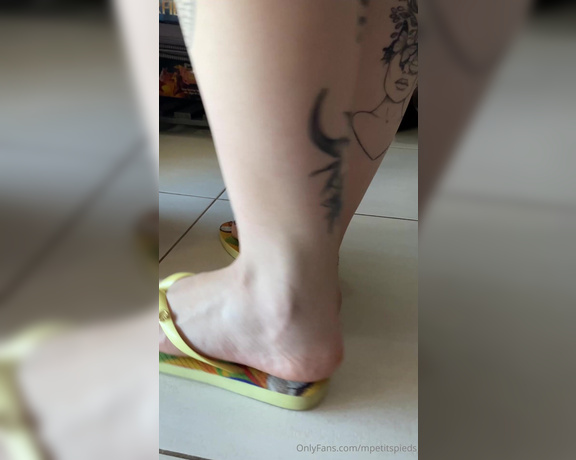 Mes Petits Pieds aka mpetitspieds OnlyFans - 11-13-2023 - Video 627435