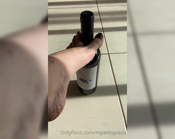 Mes Petits Pieds aka mpetitspieds OnlyFans - 12-05-2022 - Video 957433