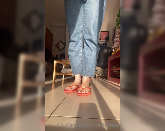 Mes Petits Pieds aka mpetitspieds OnlyFans - 12-07-2022 - Video 775274