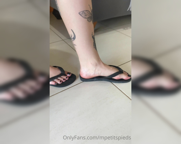 Mes Petits Pieds aka mpetitspieds OnlyFans - 02-25-2023 - Video 90007