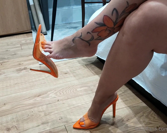 Miss Fair Trade Feet aka fairtradefeet OnlyFans - 11-03-2023 - Orange mules and Orange nails!!! Could be better