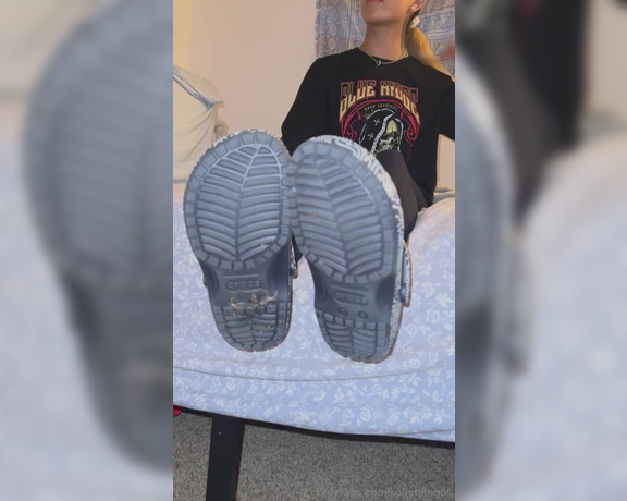 Solemangos aka solemangos OnlyFans - 10-08-2023 - Croc and sock removal