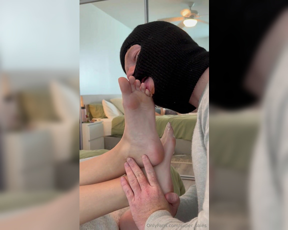 Super Soles aka super_soles OnlyFans - 04-03-2024 - Me getting to worship @skylarblaize feet before she retired, she had the softest most ticklish feet