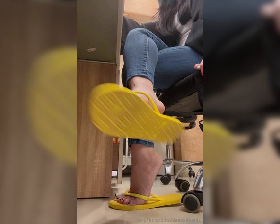 Mia Ly aka miasexifeet4u OnlyFans - 04-18-2024 - Love my yellow flip flops I think you dooo