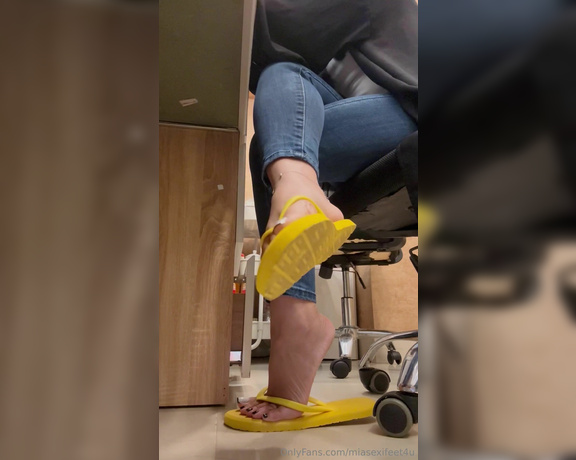 Mia Ly aka miasexifeet4u OnlyFans - 04-18-2024 - Love my yellow flip flops I think you dooo