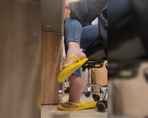 Mia Ly aka miasexifeet4u OnlyFans - 04-18-2024 - Love my yellow flip flops I think you dooo