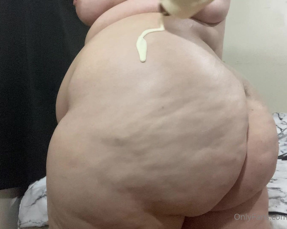 Fat Ass Goddess aka fatassgoddess OnlyFans - 11-19-2020 - Come rub in this lotion