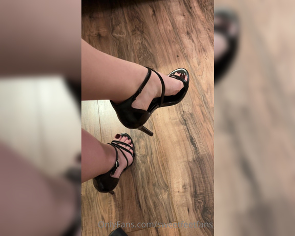 Sweetfeet2018 aka Sweetfeetfans OnlyFans - What I’m doing anytime I’m working or on the phonetoe points and wiggles XOXO