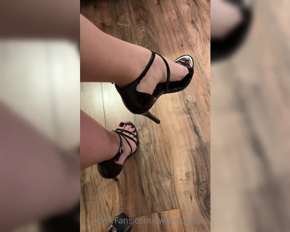 Sweetfeet2018 aka Sweetfeetfans OnlyFans - What I’m doing anytime I’m working or on the phonetoe points and wiggles XOXO