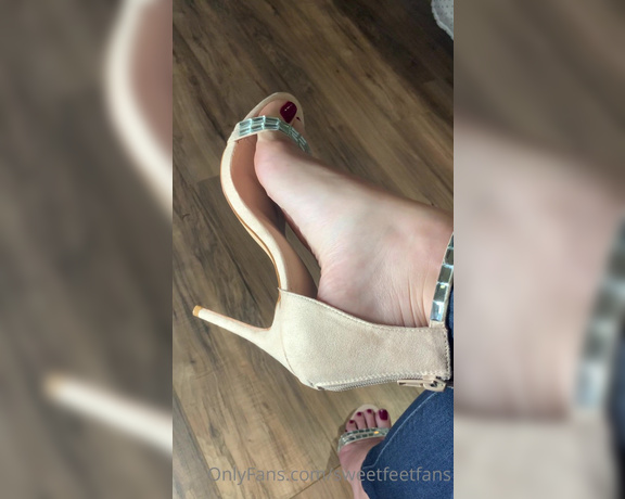 Sweetfeet2018 aka Sweetfeetfans OnlyFans - New shoes same arches XOXO