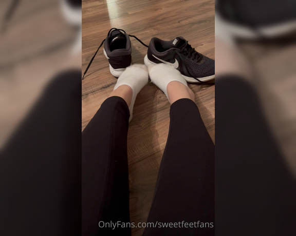 Sweetfeet2018 aka Sweetfeetfans OnlyFans - They always need to be rubbed and get extra attention after I go running Any volunteers XOXO