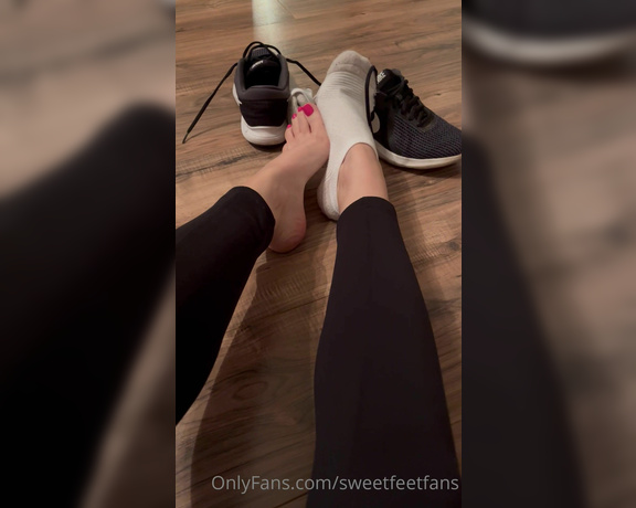 Sweetfeet2018 aka Sweetfeetfans OnlyFans - They always need to be rubbed and get extra attention after I go running Any volunteers XOXO