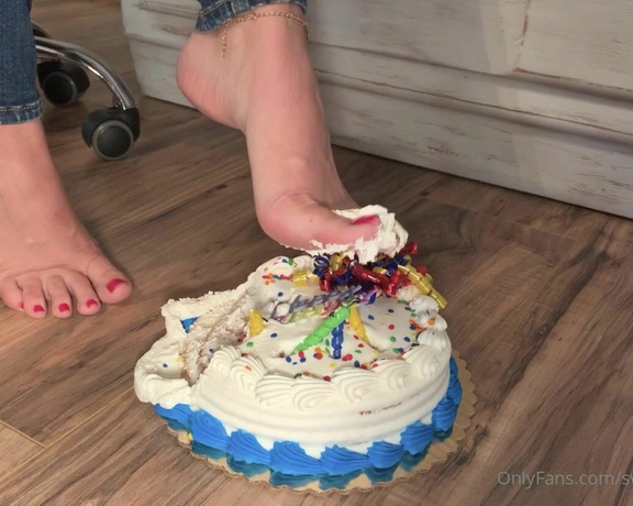 Sweetfeet2018 aka Sweetfeetfans OnlyFans - Here’s the cake video I’ll have a fun themed post coming in a few days