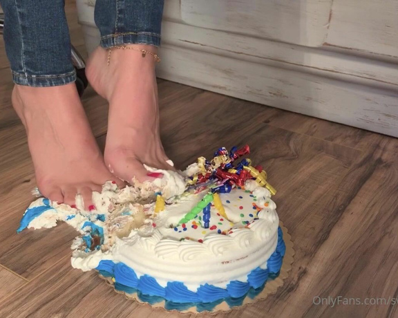 Sweetfeet2018 aka Sweetfeetfans OnlyFans - Here’s the cake video I’ll have a fun themed post coming in a few days