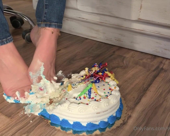 Sweetfeet2018 aka Sweetfeetfans OnlyFans - Here’s the cake video I’ll have a fun themed post coming in a few days