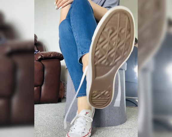 The Queen of Sole aka Missesdiscreets OnlyFans - Watch me dangle my shoe and tease you with my stinky soles