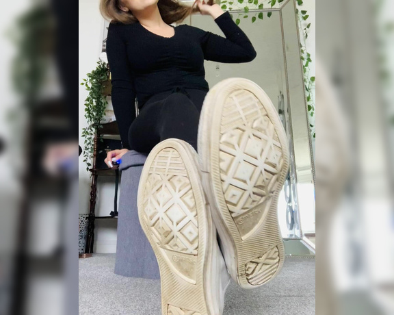 The Queen of Sole aka Missesdiscreets OnlyFans - Worship my dirty converse clean them up for