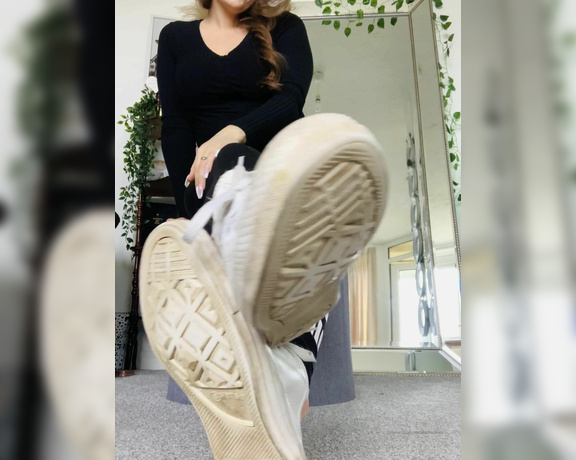 The Queen of Sole aka Missesdiscreets OnlyFans - Worship my dirty converse clean them up for