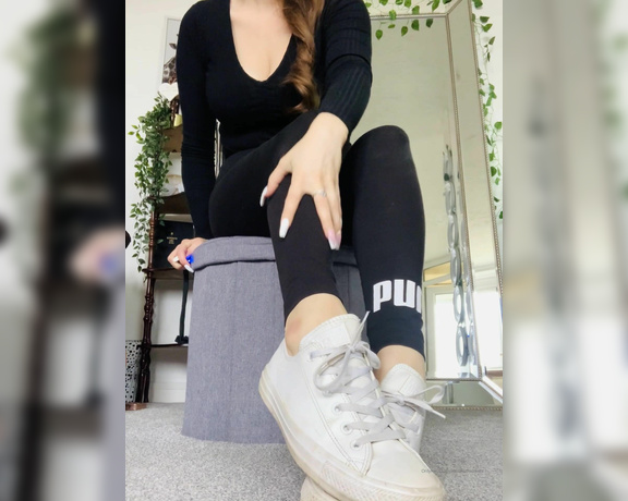 The Queen of Sole aka Missesdiscreets OnlyFans - Worship my dirty converse clean them up for