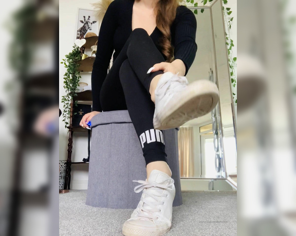 The Queen of Sole aka Missesdiscreets OnlyFans - Worship my dirty converse clean them up for