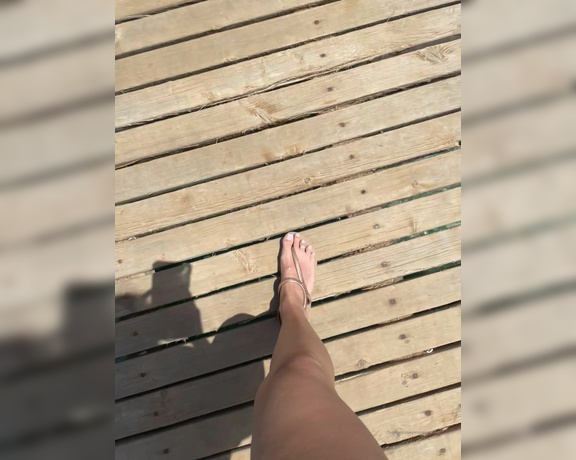 The Queen of Sole aka Missesdiscreets OnlyFans - Such a beautiful day to show off My beautiful feet Isn’t the water PERFECT! 4