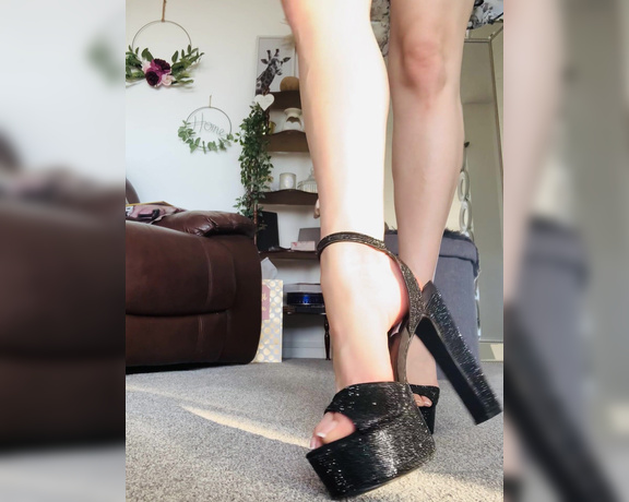The Queen of Sole aka Missesdiscreets OnlyFans - Showing off my new sub funded heels Love how they sparkle 1