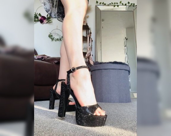 The Queen of Sole aka Missesdiscreets OnlyFans - Showing off my new sub funded heels Love how they sparkle 1