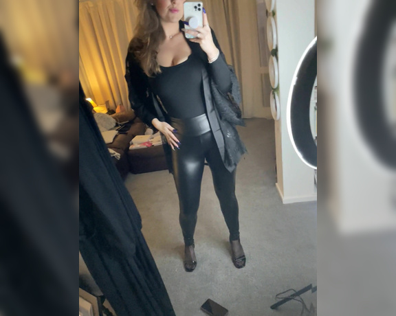 The Queen of Sole aka Missesdiscreets OnlyFans - I love how I look in black 4