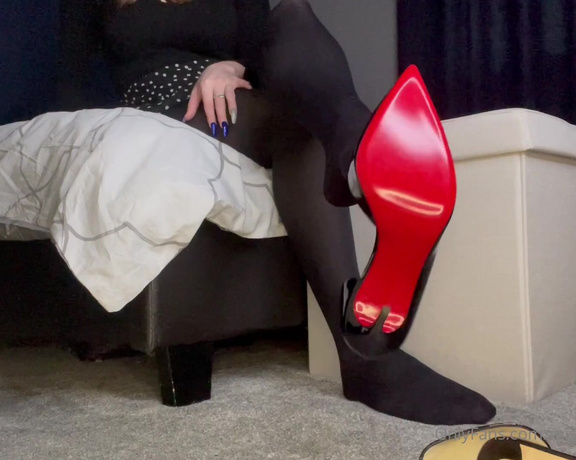 The Queen of Sole aka Missesdiscreets OnlyFans - My Beautiful long legs will get you going BUT that heel dangle will always make you become putty