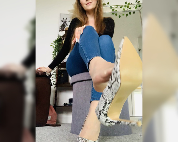 The Queen of Sole aka Missesdiscreets OnlyFans - Watch me dangle my heels in front of your face