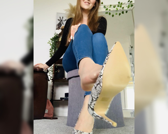 The Queen of Sole aka Missesdiscreets OnlyFans - Watch me dangle my heels in front of your face