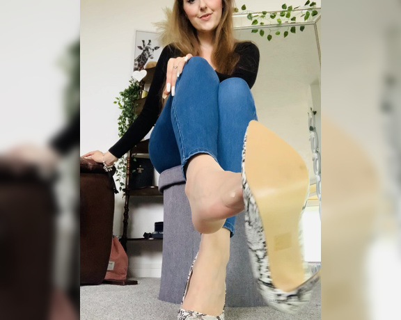 The Queen of Sole aka Missesdiscreets OnlyFans - Watch me dangle my heels in front of your face