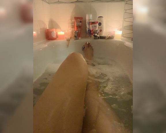 The Queen of Sole aka Missesdiscreets OnlyFans - Enjoying a nice candle lit bath 2