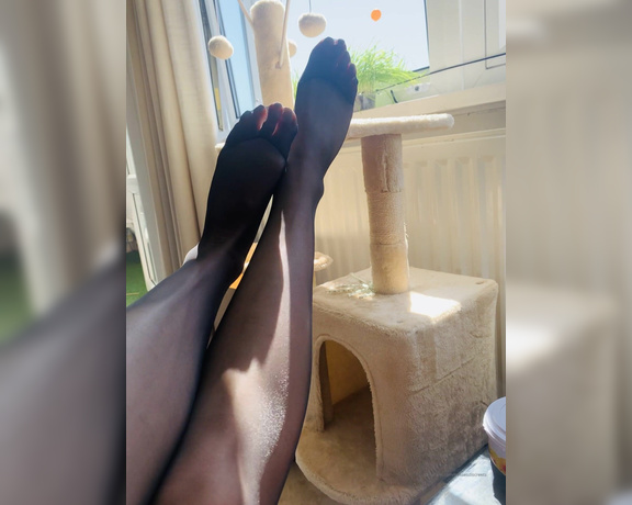 The Queen of Sole aka Missesdiscreets OnlyFans - Don’t they look incredible in the sun 4