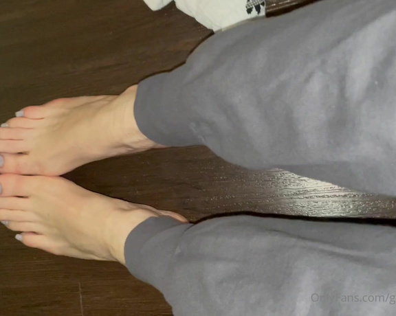 Fendi Feet aka Goddessfendi OnlyFans - What color should I get tomorrow If you pay manipedi you can pick