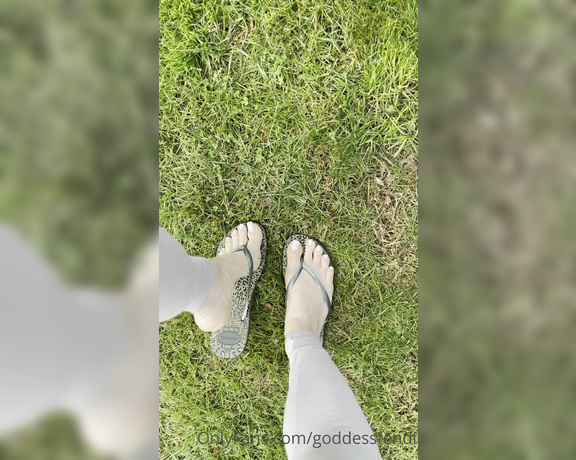 Fendi Feet aka Goddessfendi OnlyFans - Went for a little walk in my friends yard this morning