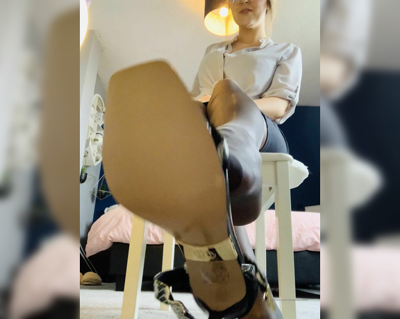 The Queen of Sole aka Missesdiscreets OnlyFans - How’s the view under the table pet Lucky being so close as I dangle my heels in your face 3