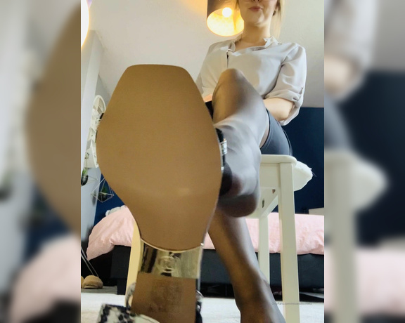 The Queen of Sole aka Missesdiscreets OnlyFans - How’s the view under the table pet Lucky being so close as I dangle my heels in your face 3