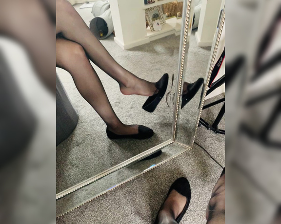 The Queen of Sole aka Missesdiscreets OnlyFans - Watch me tease you with my shoes and feet… dangling my shoes in front of your face ! 4