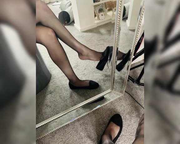 The Queen of Sole aka Missesdiscreets OnlyFans - Watch me tease you with my shoes and feet… dangling my shoes in front of your face ! 4