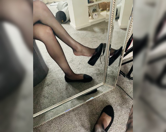 The Queen of Sole aka Missesdiscreets OnlyFans - Watch me tease you with my shoes and feet… dangling my shoes in front of your face ! 4