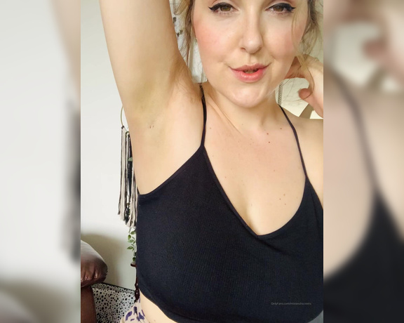 The Queen of Sole aka Missesdiscreets OnlyFans - So sweaty today especially my armpits Want a sniff my Armpit slut 3