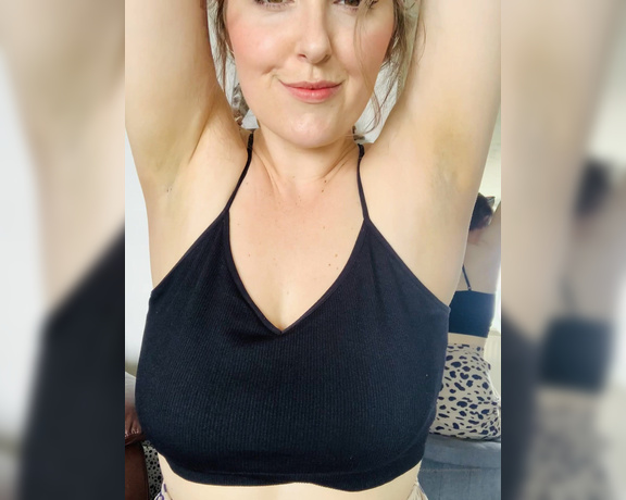 The Queen of Sole aka Missesdiscreets OnlyFans - So sweaty today especially my armpits Want a sniff my Armpit slut 3