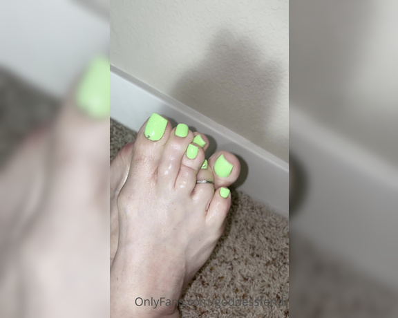 Fendi Feet aka Goddessfendi OnlyFans - Do you like my new pedi Want a custom