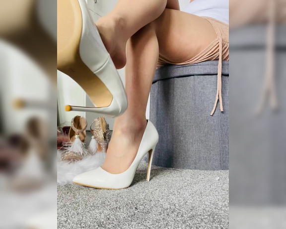 The Queen of Sole aka Missesdiscreets OnlyFans - I went with these perfect White heels first Swipe to watch Me dangle 2