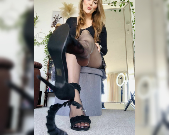 The Queen of Sole aka Missesdiscreets OnlyFans - I love how weak and pathetic you get for Me and My feet and you know I love to exploit that