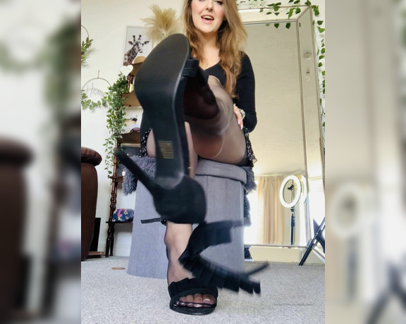 The Queen of Sole aka Missesdiscreets OnlyFans - I love how weak and pathetic you get for Me and My feet and you know I love to exploit that