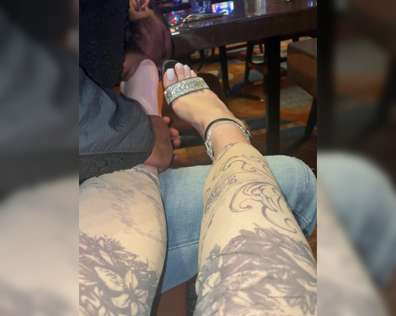 Fendi Feet aka Goddessfendi OnlyFans - Take my shoes off and suck my toes at the restaurant! It was late and not many people around but the