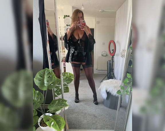 The Queen of Sole aka Missesdiscreets OnlyFans - It’s Friday and I’m so ready to fuck you up 2