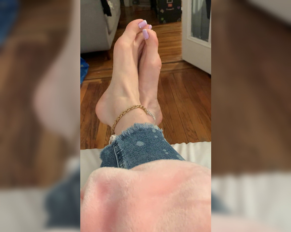Fendi Feet aka Goddessfendi OnlyFans - JOI w countdown and sweaty sock removal , toe wiggles